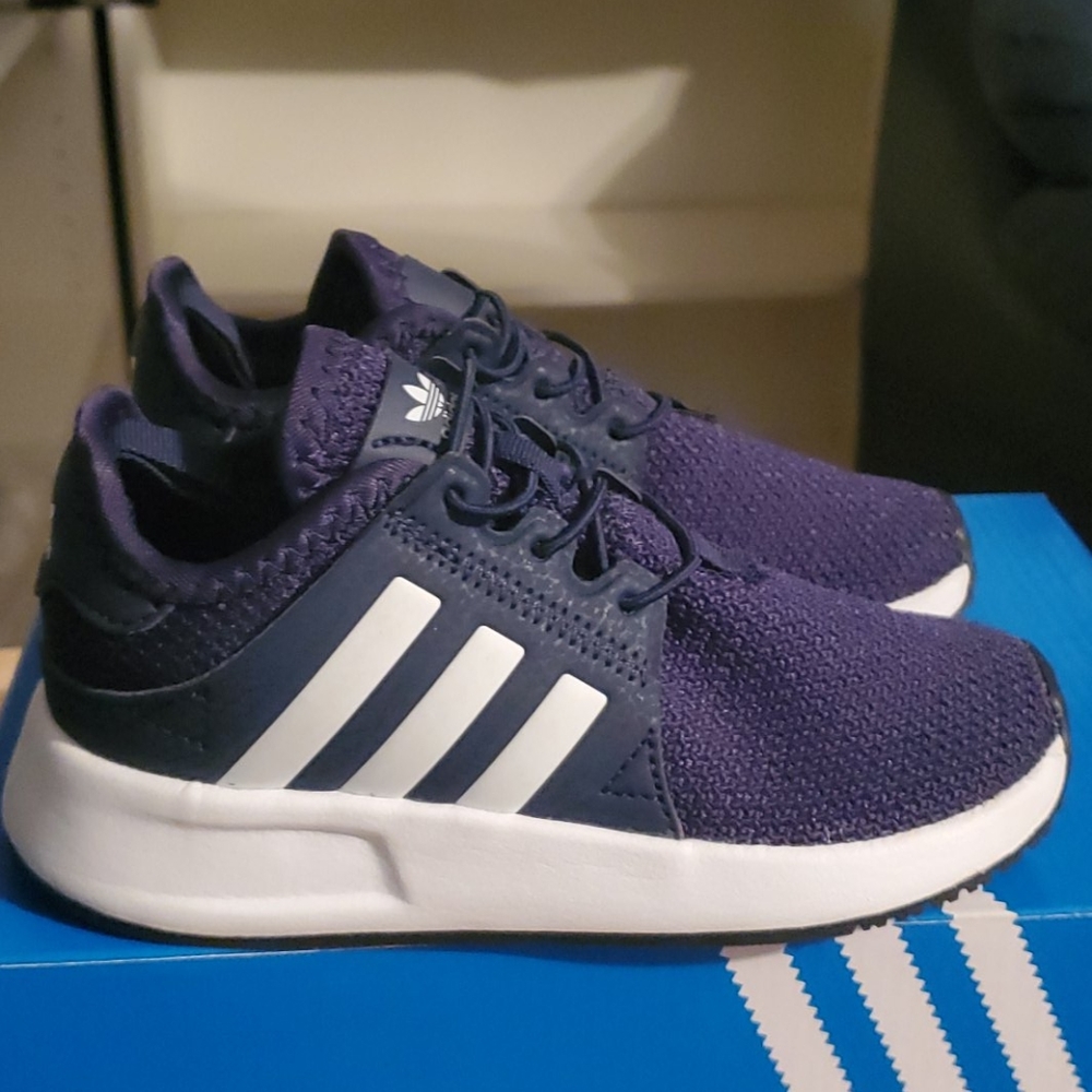 Sneakers - Picture 2 of 5